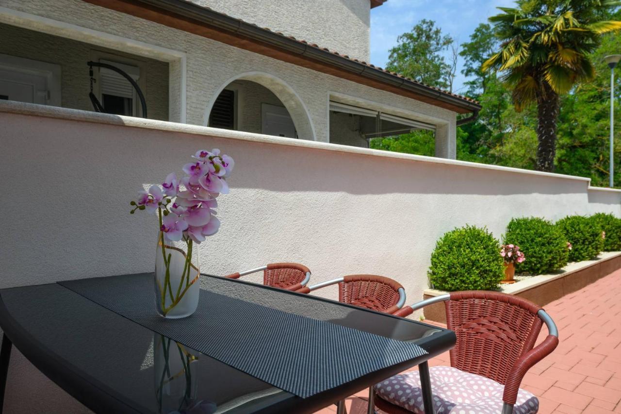 Apartments Somi Пореч Экстерьер фото